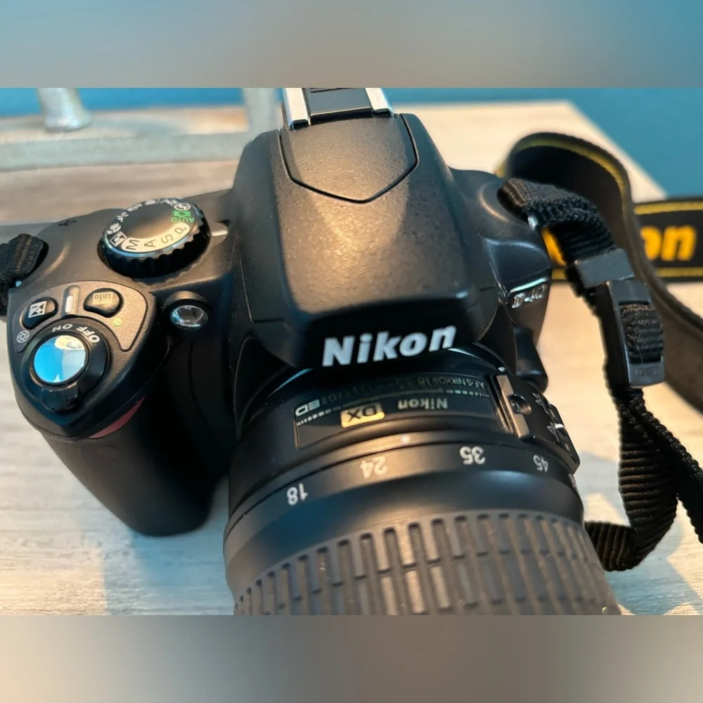 Nikon D40 ED 18-55 mm with bag and accessories